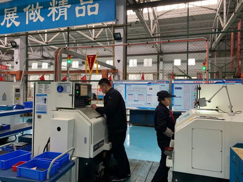 流動紅旗引領質量管理新氣象 公司為四個班組授旗，電能質量控制裝置研制成亮點